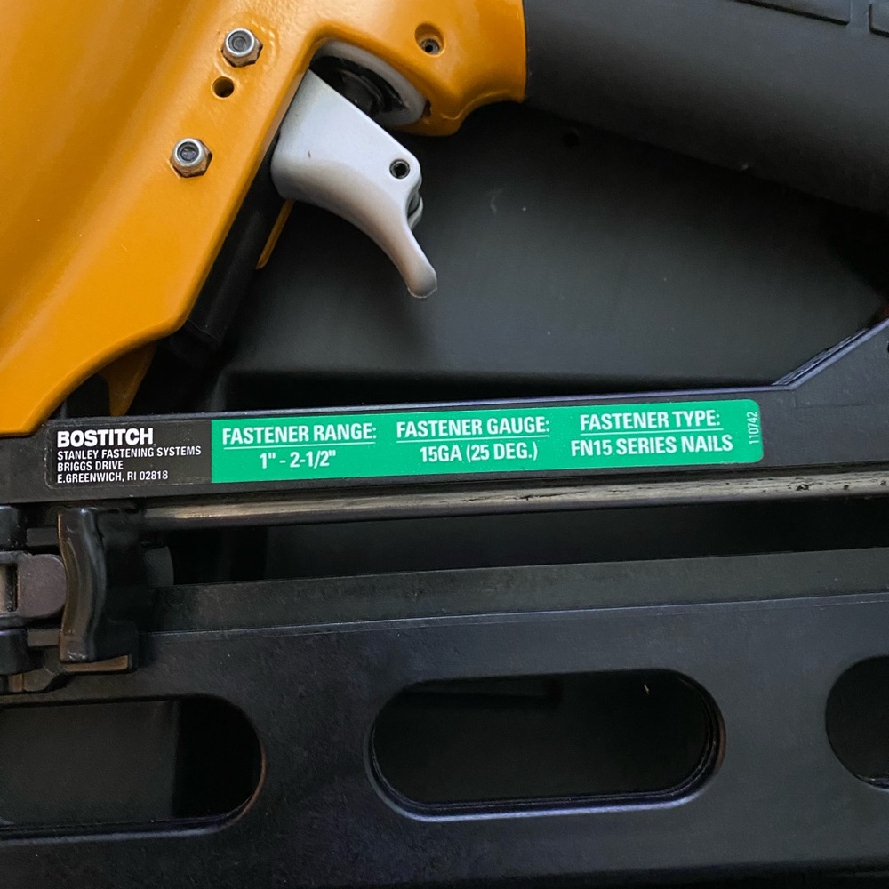 Bostitch N62FN Pneumatic Air Finish Nailer - Picture 2 of 5